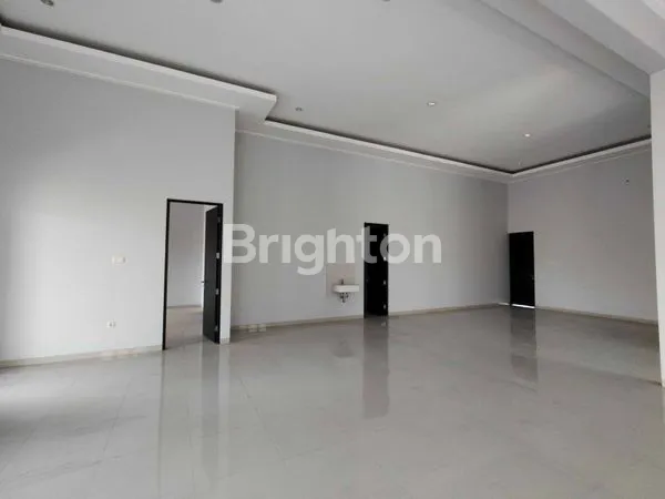 image RUMAH MEWAH 2 LANTAI DI VILLA TAMAN GOLF (7)