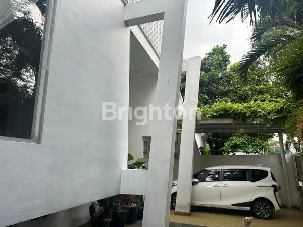 image RUMAH MEWAH SELATAN PULO ASEM, DESAIN ELEGAN 750M² DENGAN BASEMENT MEWAH DAN CARPORT 3 MOBIL (3)