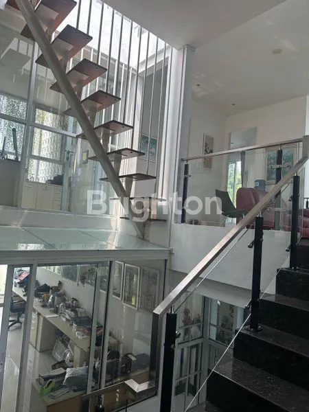 image RUMAH MEWAH SELATAN PULO ASEM, DESAIN ELEGAN 750M² DENGAN BASEMENT MEWAH DAN CARPORT 3 MOBIL (5)