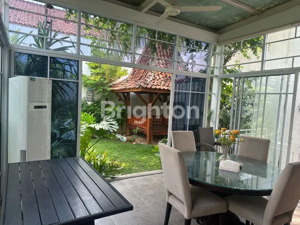 image RUMAH MEWAH SELATAN PULO ASEM, DESAIN ELEGAN 750M² DENGAN BASEMENT MEWAH DAN CARPORT 3 MOBIL (6)