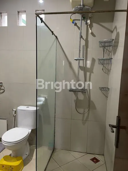 image RUMAH 2 LANTAI SEMI FURNISH LOKASI STRATEGIS DI PERUMAHAN EKSKLUSIF CASA D\\\'BALE JIMBARAN (6)