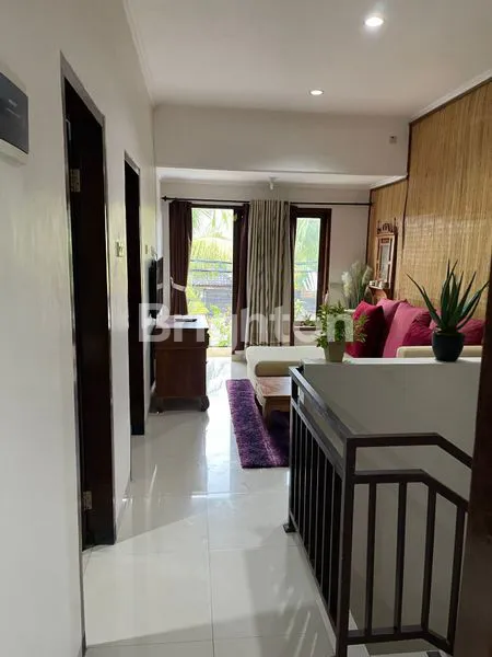 image RUMAH 2 LANTAI SEMI FURNISH LOKASI STRATEGIS DI PERUMAHAN EKSKLUSIF CASA D\\\'BALE JIMBARAN (8)