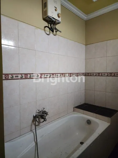 image RUMAH LANTAI 3 HADAP UTARA NON FURNISH TABANAN (2)