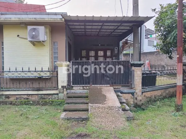 RUMAH 1 LANTAI DENGAN HALAMAN LUAS DI JAGORAWI