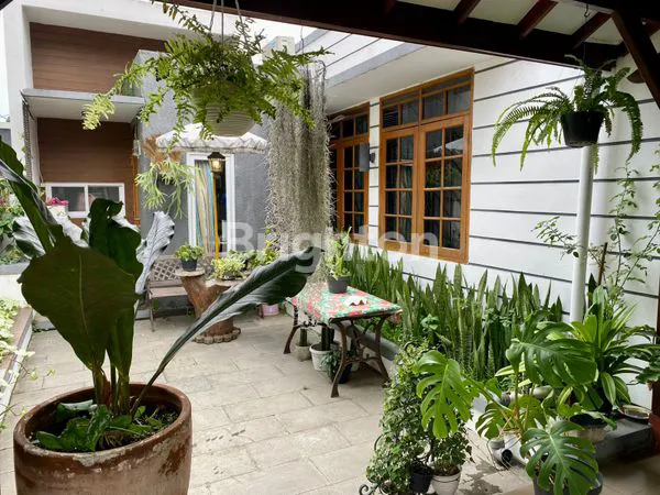 image RUMAH KLASIK SEMI-FURNISH SIAP HUNI DI GRIYA MAS PASTEUR, BANDUNG (8)