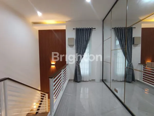 image RUMAH MEWAH FULL DESAIN INTERIOR DEKAT MALL (5)