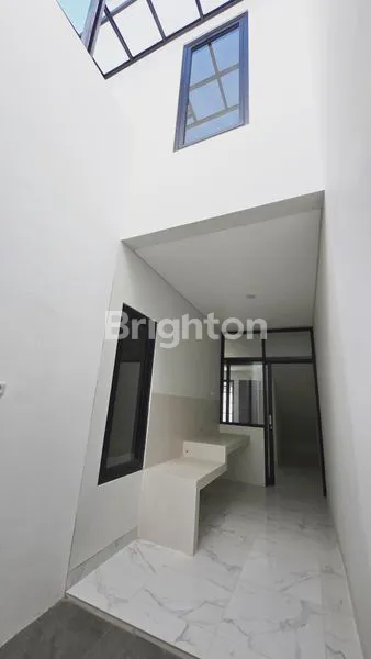 image RUMAH MINIMALIS 2 LANTAI MODERN STRATEGIS DI SURABAYA TIMUR DEKAT KENJERAN & GALAXY MALL (2)