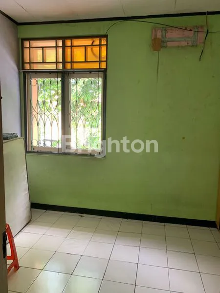 image RUMAH STRATEGIS 2 LANTAI DI TAMAN PALEM LESTARI, JAKARTA BARAT (7)