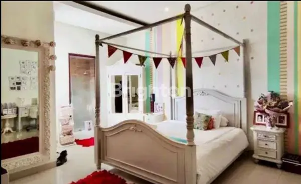 image RUMAH ASRI 2 LANTAI DENGAN TAMAN YANG LUAS DITENGAH KOTA JAKARTA. (6)