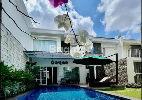 image RUMAH ASRI 2 LANTAI DENGAN TAMAN YANG LUAS DITENGAH KOTA JAKARTA. (2)