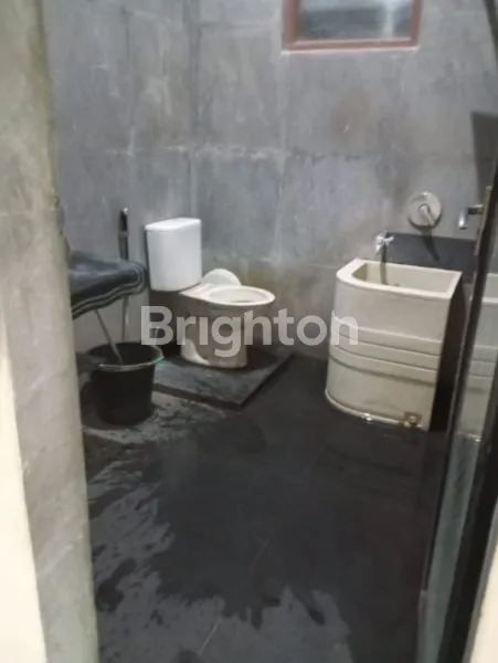 image RUMAH  BERLOKASI STRATEGIS DI JL SEMPURNA DENGAN HALAMAN LUAS DAN TERAWAT (3)