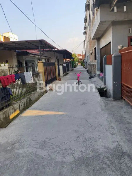 image RUMAH KONTRAKAN 3 PINTU STRATEGIS DI PERKUTUT HELVETIA (4)