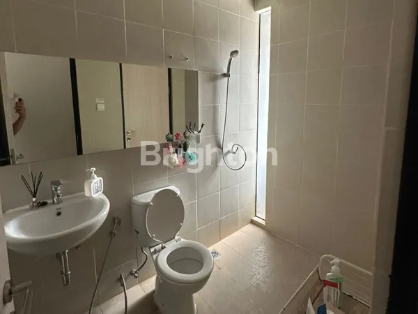 image RUMAH 2 LANTAI FULLY FURNISHED DI GRAND WISATA, 10 MENIT KE TOL TAMBUN (4)
