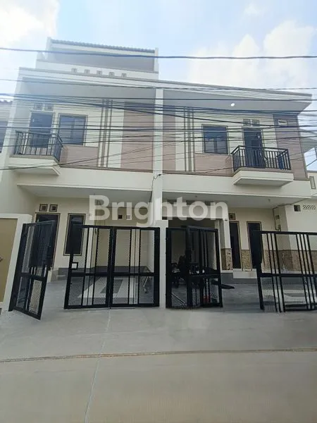 image RUMAH BARU 3 LANTAI, ROW 2 MOBIL, DEKAT TANJUNG DUREN, JAKARTA BARAT (1)