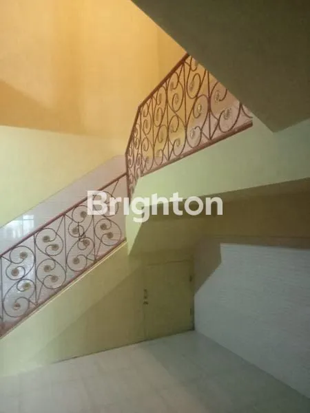 image RUMAH KLASIK MEWAH 4 KT, SIAP HUNI DEKAT RAYA MERR, RUNGKUT, PANDUGO, KAMPUS UPN, DAN TOL WARU JUANDA (6)