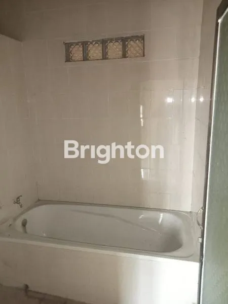 image RUMAH KLASIK MEWAH 4 KT, SIAP HUNI DEKAT RAYA MERR, RUNGKUT, PANDUGO, KAMPUS UPN, DAN TOL WARU JUANDA (8)