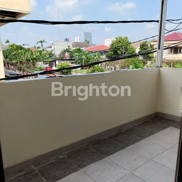 image RUMAH BARU 3 LANTAI, ROW 2 MOBIL, DEKAT TANJUNG DUREN, JAKARTA BARAT (8)