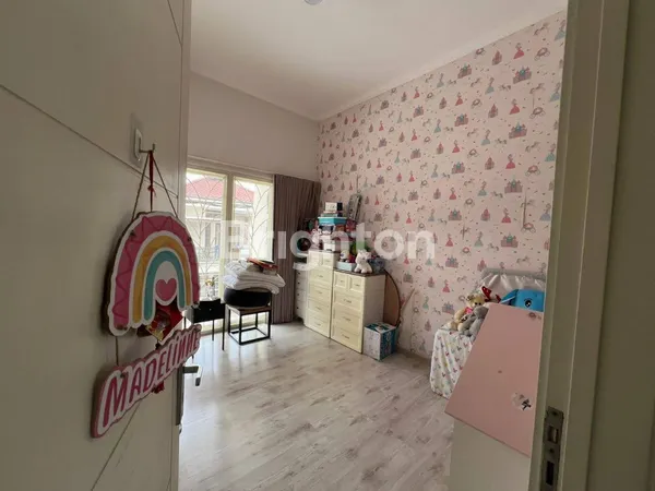 image RUMAH MINIMALIS MODERN 2 LANTAI, LOKASI SUTOREJO, HOOK, ROW JALAN 3 MOBIL (3)