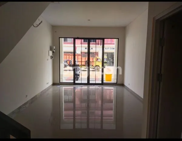 image RUKO MADISON 2 LANTAI GADING SERPONG TANGERANG (4)