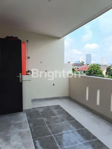 image RUMAH 3 LANTAI, DEKAT TANJUNG DUREN, LOKASI STRATEGIS (7)