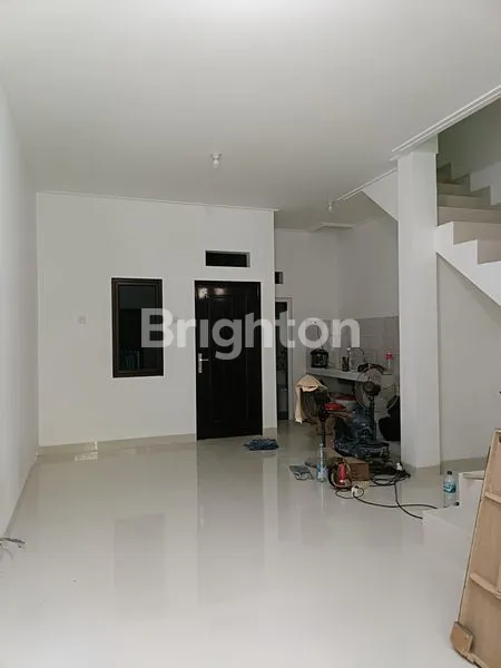image RUMAH 3 LANTAI, DEKAT TANJUNG DUREN, LOKASI STRATEGIS (5)