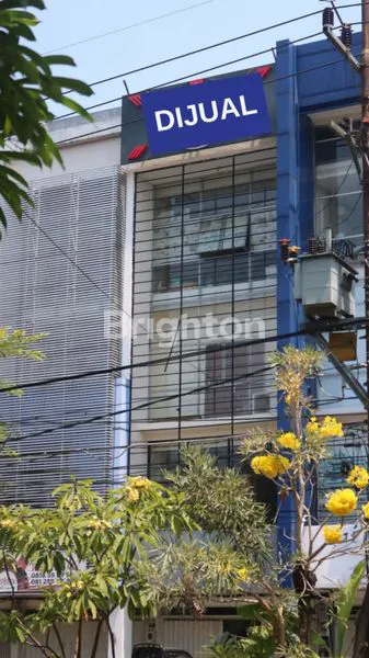 image MURAH DI BAWAH HARGA APPRAISAL! RUKO 4 LANTAI DI TENGAH KOTA SURABAYA DALAM KOMPLEK RUKO LANDMARK JALAN INDRAGIRI, SIAP PAKAI CUMA 6.5M (1)