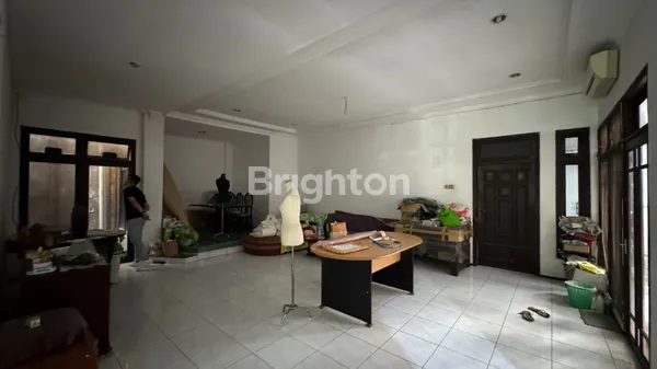 image RUMAH CANTIK SURABAYA TIMUR DI NIRWANA EKSEKUTIF DEKAT DENGAN JALAN MERR, RUNGKUT, DAN WONOREJO SURABAYA (3)