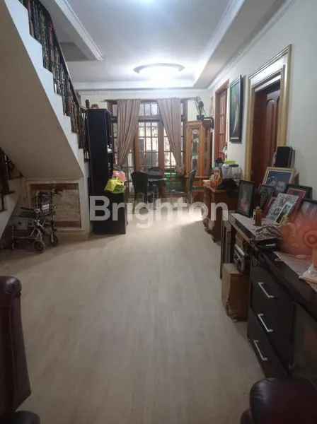 image *DIJUAL HUNIA CANTIK DI GRIYALOKA KAWASAN ELIT DEKAT STASIUN RAWABUNTU DAN TOL BSD  (7)