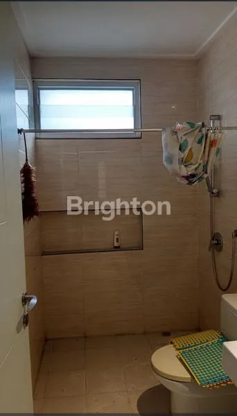 image RUMAH 2 LANTAI CANTIK DI GREEN LAKE CITY, LOKASI STRATEGIS, DEKAT TOL, PASAR, SEKOLAH, BANK, KULINER DI JAKARTA BARAT (5)