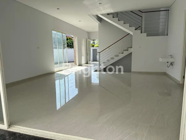 image MURAH RUMAH 2 LANTAI SIAP HUNI, LOKASI PREMIUM DI KERTAJAYA INDAH (6)