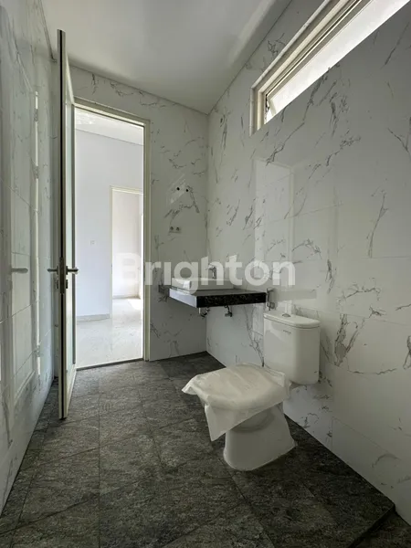 image MURAH RUMAH 2 LANTAI SIAP HUNI, LOKASI PREMIUM DI KERTAJAYA INDAH (8)