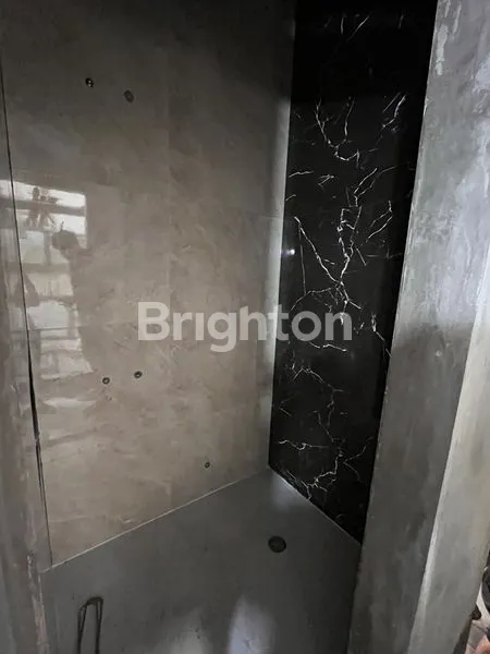 image RUMAH BRANDNEW BERGAYA MINIMALIS 3 LANTAI DENGAN KOLAM RENANG DI PULOMAS JAKARTA TIMUR (6)