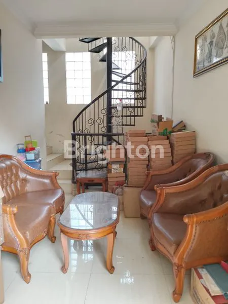 image RUMAH MEWAH SEMI KLASIK 2½ LANTAI DI CIGADUNG BANDUNG UTARA (3)