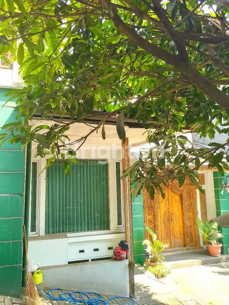 image RUMAH MEWAH SEMI KLASIK 2½ LANTAI DI CIGADUNG BANDUNG UTARA (6)