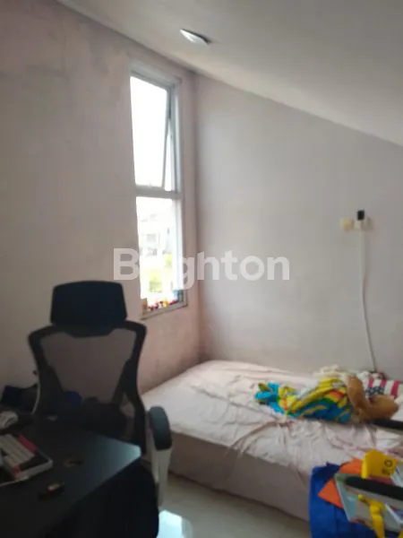 image RUMAH MEWAH SEMI KLASIK 2½ LANTAI DI CIGADUNG BANDUNG UTARA (8)