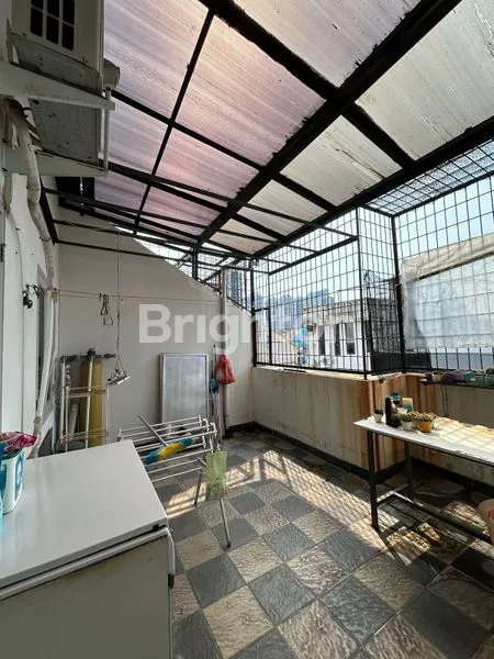 image JUAL CEPAT RUMAH 3 LANTAI, SHM,FURNISHED, TOMANG, KOTA BAMBU UTARA, JAKARTA BARAT. (8)