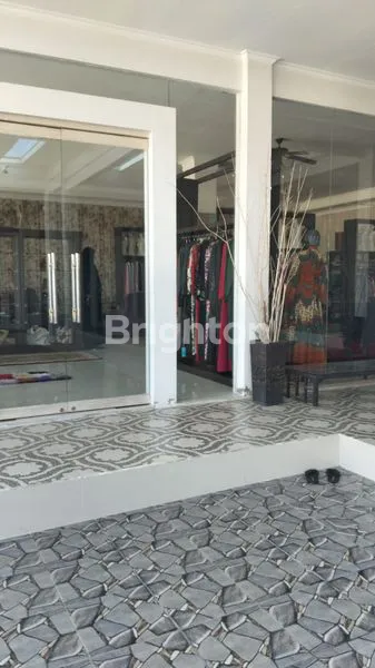 image RUMAH DENGAN DESIGN MEWAH (2)