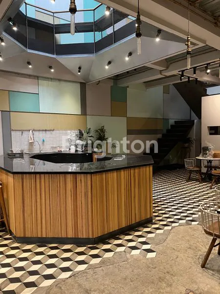 PASIR KALIKI GEDUNG DAN RUANG USAHA 3 LANTAI DEKAT PAJAJARAN