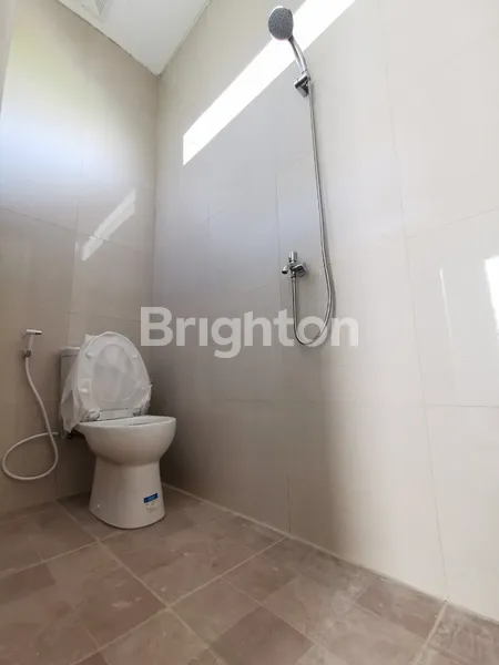 image RUMAH 2 LANTAI DI JALAN MODERN TENGAH SURABAYA (2)