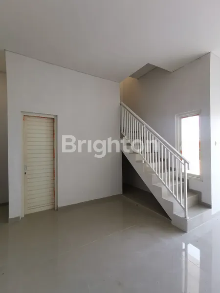 image RUMAH 2 LANTAI DI JALAN MODERN TENGAH SURABAYA (1)