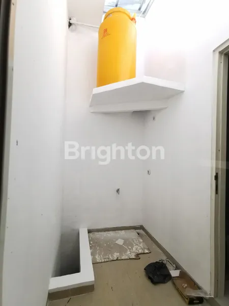 image RUMAH 2 LANTAI DI JALAN MODERN TENGAH SURABAYA (4)