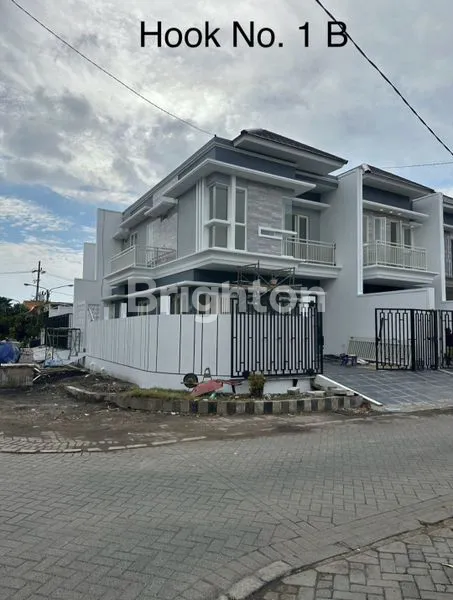 image RUMAH MEWAH 2 LANTAI LOKASI STRATEGIS DI WONOCOLO, SURABAYA (1)