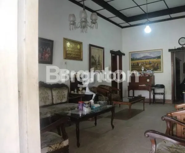 image RUMAH STRATEGIS DI JALAN SIAK , LOKASI TENGAH KOTA SURABAYA (2)