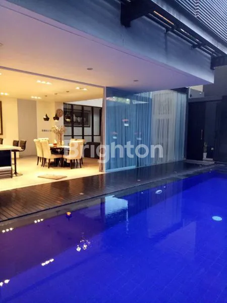 image DI JUAL RUMAH MEWAH RASA VILLA DI JANTUNG BALI (2)