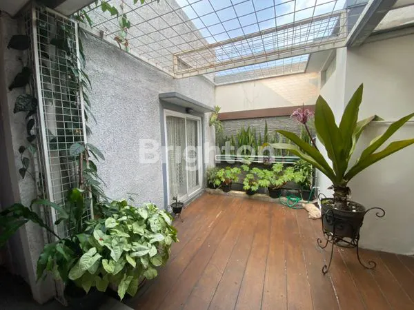 image RUMAH MEWAH SEMI-FURNISHED 4+2 KT DI PUSAT KOTA BANDUNG, AKSES STRATEGIS (4)