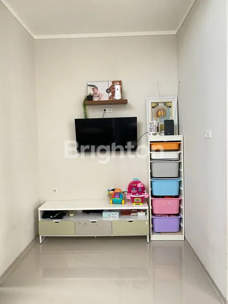 image RUMAH CANTIK BERSIH FULL FURNISHED NYAMAN SIAP HUNI DEKAT STASIUN CILEBUT (3)