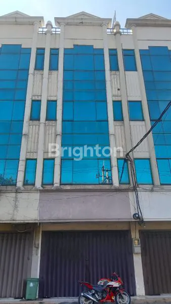 RUKO SIAP HUNI LOKASI SANGAT STRATEGIS DAN KOMERSIAL