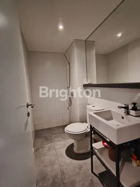 image RUMAH MUNGIL FULL FURNISHED DI BSD, BANGUNAN 2 LANTAI. TURUN HARGA 1,2 M -> 1,1M -> 1 M (NEGO) (3)