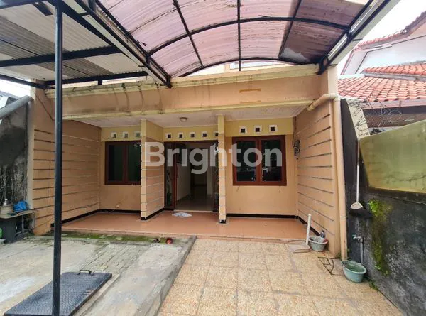 RUMAH 2 LANTAI HALAMAN LUAS DI PURI ANJASMORO SEMARANG BARAT