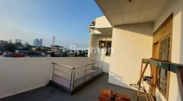 image RUMAH 2 LANTAI SIAP HUNI DI MERUYA SELATAN – LOKASI STRATEGIS DEKAT TOL & MALL (7)